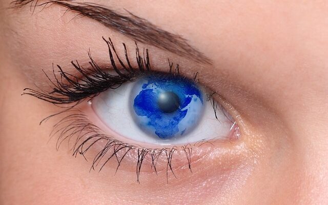 Øjenbrynsblyant vs. øjenbrynsfarve: Hvad er bedst for dig?